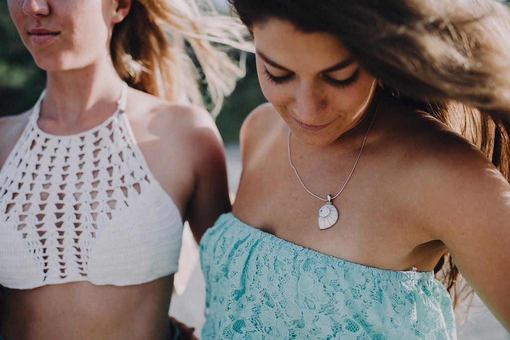 MERMAID COLLECTIVE WHITE NAUTILUS PENDANT PETITE